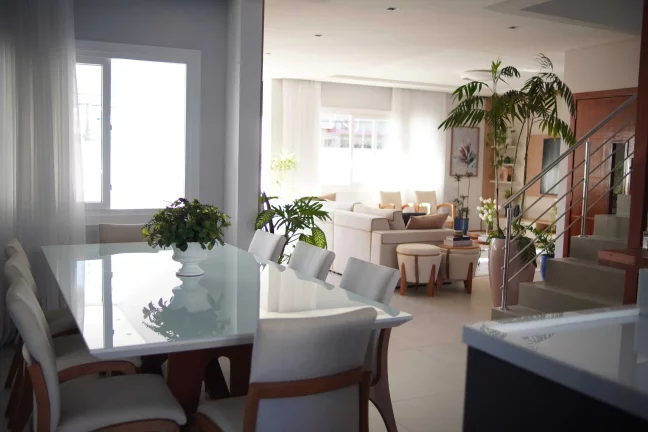 Imagem Casa finamente mobiliada e equipada de 3 andares com elevador em localização privilegiada em Itajaí