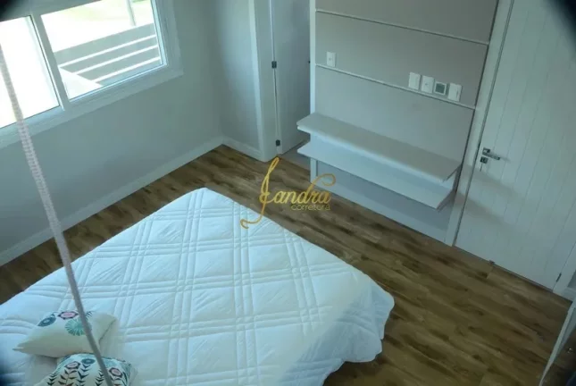 Imagem Sobrado condomínio fechado com 04 suites