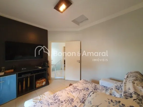 Imagem Em Valinhos, encontra-se esta encantadora casa em um condomínio tranquilo, cercada por área verde ...