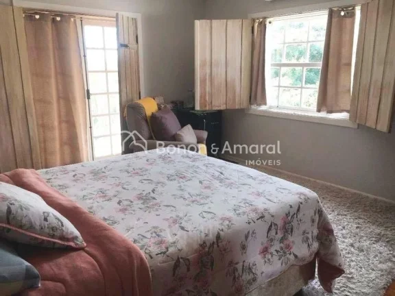 Imagem Sobrado, com linda vista. 5 suítes, sendo uma master com hidro, e varanda em todas elas;
Sala de es...