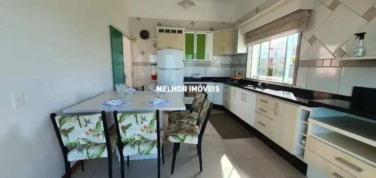 Imagem Casa Frente Mar á venda com 5 dormitórios sendo 1 suíte com vista mar em Balneário Piçarras
