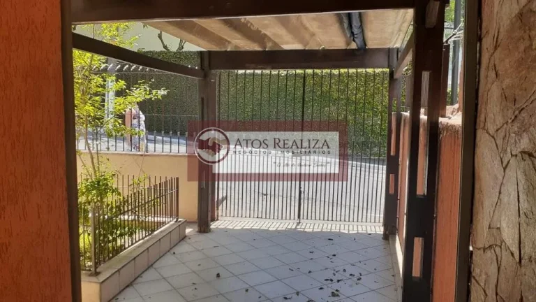 Imagem Sobrado de 100m² em Vila Sofia, São Paulo - 3 dormitórios, 2 suítes e 1 banheiro por R$ 670.000 - Confira!