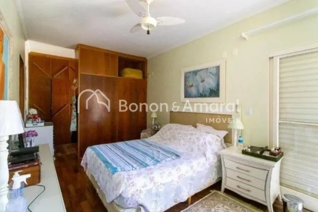 Imagem Casa estilo sobrado com linda vista da varanda, 263m² de área construída, muito bem distribuída ...