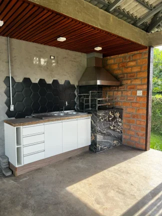 Imagem Impecável Casa de 3 Quartos em Condomínio no Bosque dos Eucaliptos, Araçoiaba da Serra-SP - 221m² de Pura Elegância!