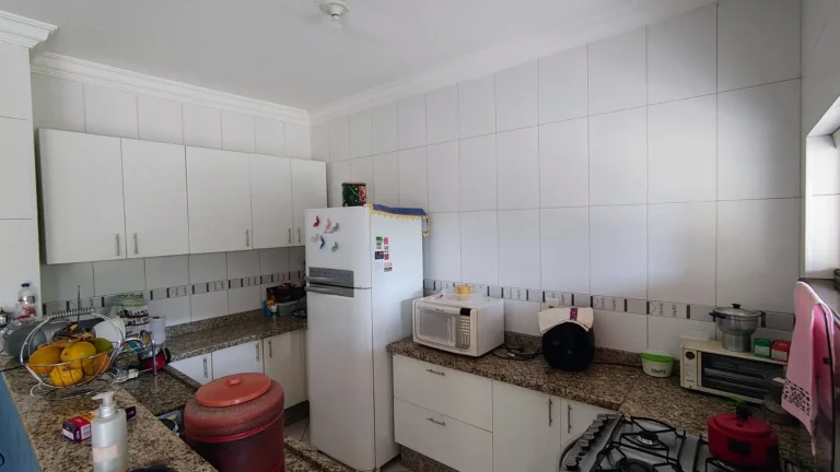 Imagem Casa à venda no Jardim Colonial 1 Araçoiaba da Serra-SP: 2 quartos, 1 sala, 2 banheiros, 2 vagas de garagem, 800m² de área.