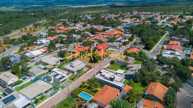 Imagem Terreno plano com 600 m² à venda no condomínio Parque do Mirante