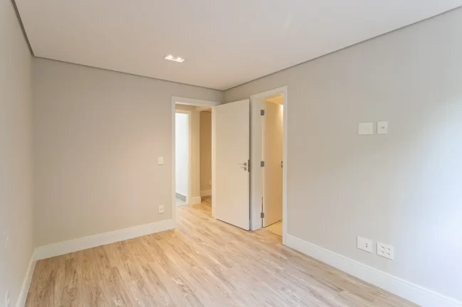 Imagem OPORTUNIDADE IMPERDÍVEL ! Apartamento 162M² Reformado, 3Q, 3 Suítes, 3 Banheiros, 3 Vagas, Piscina, Jardim.