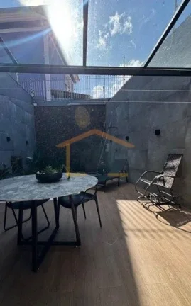 Imagem Sobrado com ambientes amplos e bem distribuídos, oferecendo conforto e acabamentos de alto padrão....