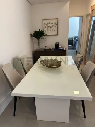 Imagem Venha se encantar com este maravilhoso imóvel à venda em uma das melhores localizações de São Paulo! Com 2 quartos, sendo 1 suíte, e 2 banheiros, es