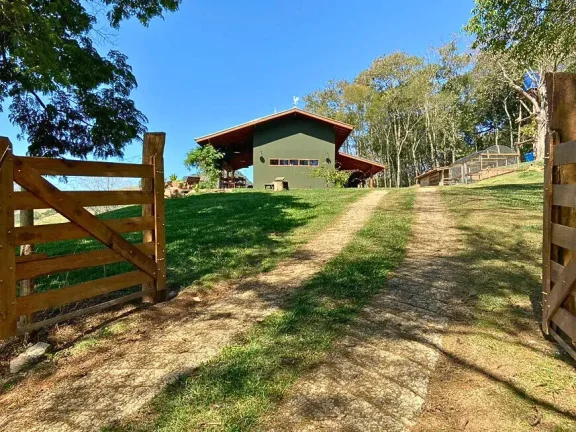 Imagem Onde a Sofisticação e a Natureza se Encontram: Seu Refúgio em Gonçalves