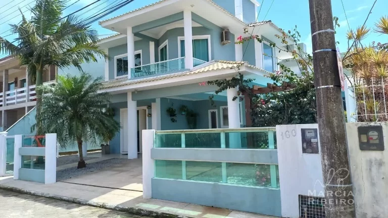 Casa com 3 dormitórios bairro Ingleses do Rio Vermelho
