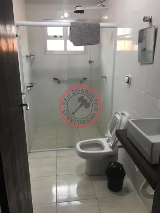 Imagem casa térrea, 3 quartos,2 banheiros ,lavanderia, garagem para 4 carros e churrasqueira, porteira fechada, otima localização