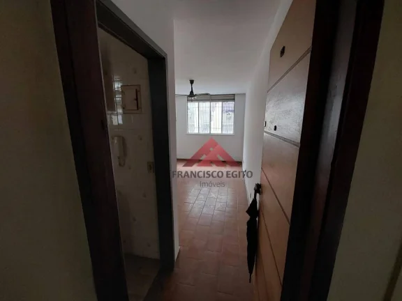 Imagem Apartamento com sala dois quartos,cozinha,area de serviço e a dependencia revertida para um terceiro quarto,colado ao super mercado Real,e próximo ao