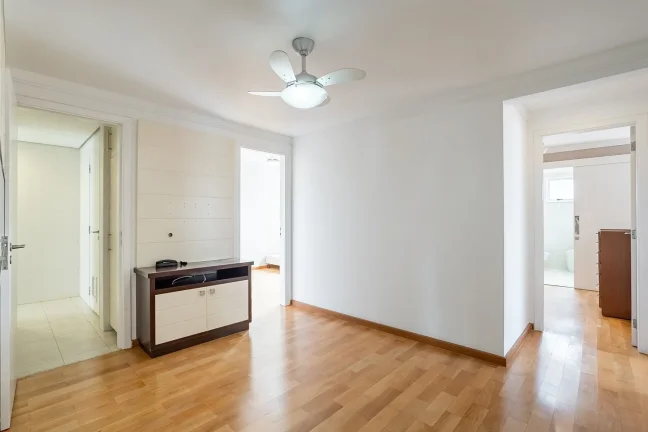 Imagem Apartamento 198M², 3Q, 3 Suítes, 3 Banheiros, 3 Vagas, Piscina Coberta, Academia, Quadra, Sauna, Salão de Festas, Playground, Depósito.