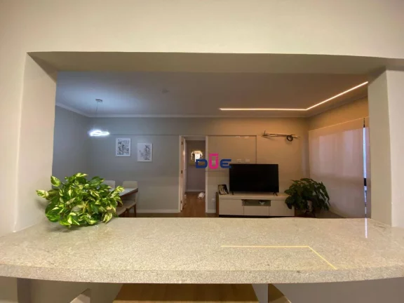 Imagem Amplo apartamento no Embaré com 2 dormitórios, suíte, dependência completa e 1 vaga demarcada