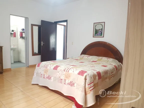 Imagem Casa no bairro Itaum, Joinville: 126m², 4 dormitórios, 1 suíte, 4 banheiros por R$ 840.000 - Venda.