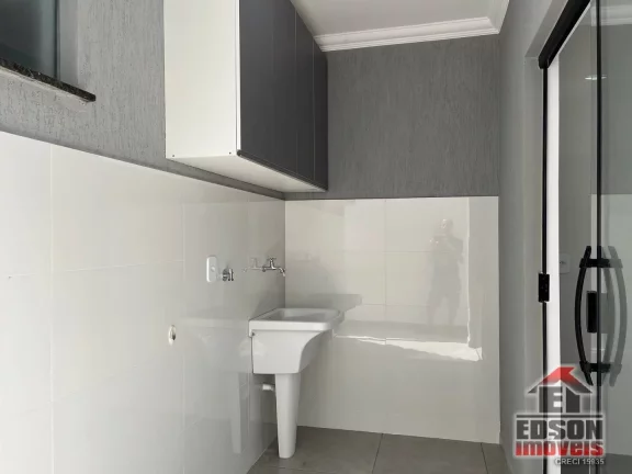 Imagem Linda Casa, 2 Quartos, sendo 1 Suíte, Área Gourmet