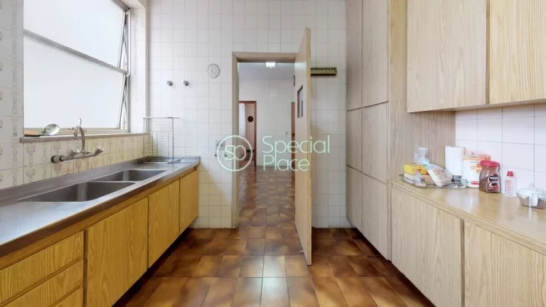 Imagem Apartamento super espaçoso com 325m2 de área privativa, 3 dormitórios ( 1 suíte) e 2 vagas na ga...