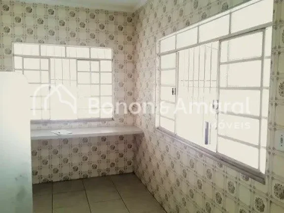 Imagem Excelente oportunidade para morar ou investir! Esta casa oferece uma estrutura ampla e funcional, pe...
