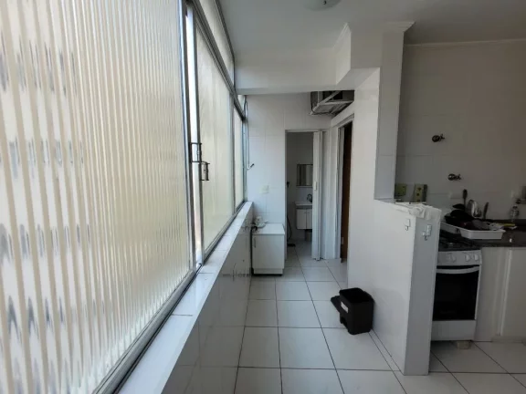 Imagem PITANGUEIRAS – UMA QUADRA DA PRAIA, MARAVILHOSO APARTAMENTO TOTALMENTE REFORMADO, GARAGEM NO PRÉDIO, LOCALIZAÇÃO PRIVILEGIADA.