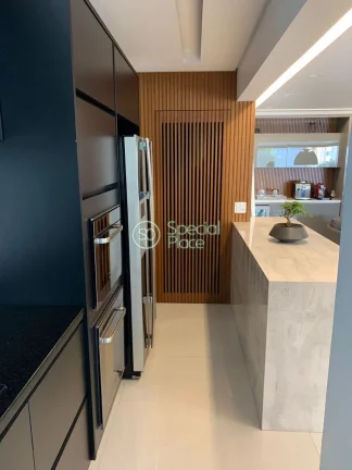 Imagem Lindo apartamento, 156 metros, 03 Suítes, 03 vagas de garagem, depósito. Muito amplo com bastante ...