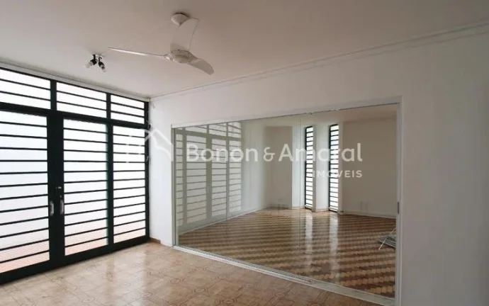 Imagem Casa comercial/residencial com quase 600m² de terreno, disponível para venda ou locação. São 6 ...