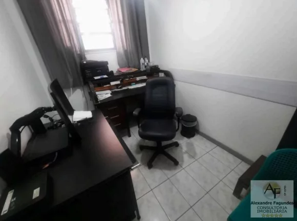 Imagem Casa Comercial para Venda em Goiânia, SETOR AEROPORTO, 4 dormitórios, 1 suíte, 3 banheiros, 3 vagas