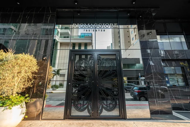 Imagem Cobertura com 4 dormitórios à venda sendo 4 suítes, 296.2 m² por - R$ 10.450.000,00 - Pioneiros - Bal. Camboriú/SC