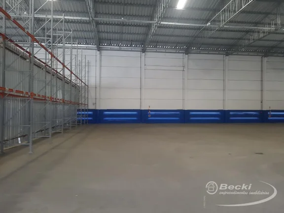 Imagem Galpão 1.500m² com Doca para Alugar em Joinville – Becki