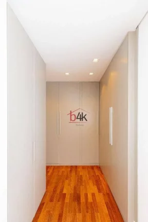 Imagem Apartamento à Venda Reformado de 171m² na Av. Washington Luíz - Alto da Boa Vista.