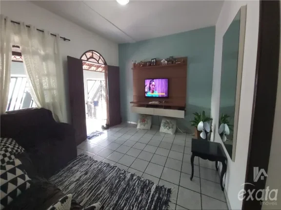 Imagem Manoel Plaza, casa com 3 quartos com 1 suite, sala e cozinha ampla, banheiro social, varandão, 3 vagas de garagem, terreno de 300 m²