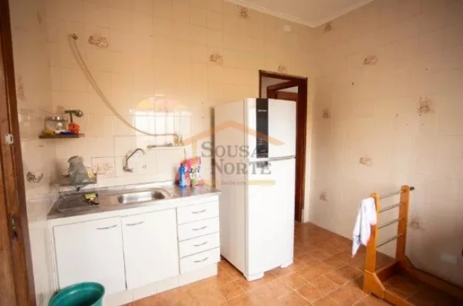 Imagem Casa localizada no bairro de Santana, com 387m² de terreno e 350m² de área construída. O imóvel...