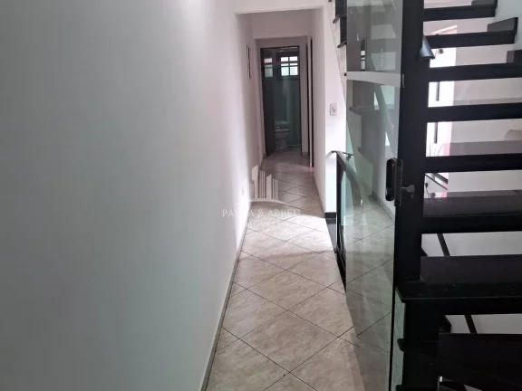 Imagem Sobrade de Alto Padrão 125m², 4 Quartos, 2 Suítes, 2 Vagas, 4 Banheiros, Área de Lazer com Churrasqueira e fogão a lenha no Parque São Vicente, Mauá-SP