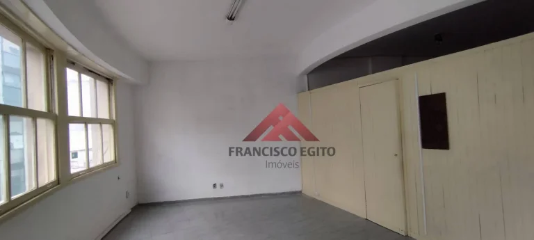 Imagem Sala comercial no Centro, na Avenida Ernani do Amaral peixoto,colada nas estação das barcas e terminal rodoviario,perto do forum,e shopings da cidade,