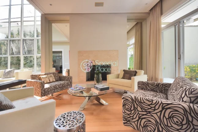 Imagem Excelente casa à venda no Morumbi, próximo ao Colégio Pio XII - Área construída: 500m² - Terre...