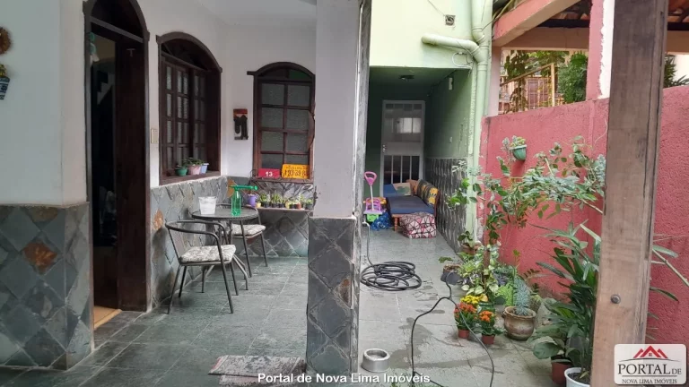 Imagem Casa com quintal a venda em Nova Lima, região central