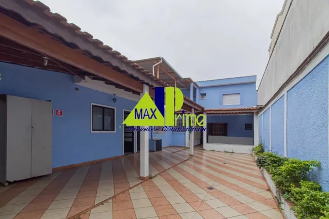 Imagem Casa de Luxo para Locação na Vila Granada, São Paulo-SP: 5 Quartos, 1 Suíte, 3 Salas, 3 Banheiros, 6 Vagas de Garagem.