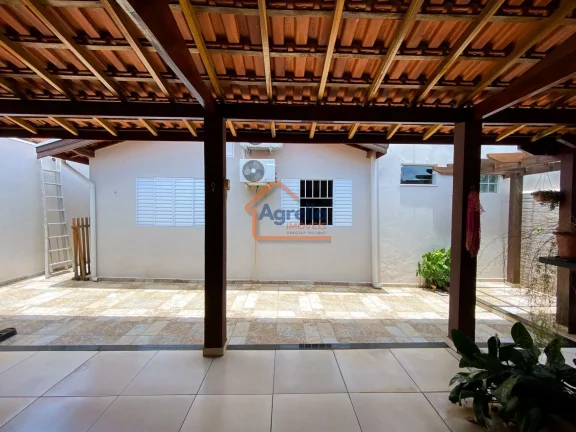 Imagem CASA TÉRREA TODA PLANEJADA, COM ÁREA DE LAZER E CHURRASQUEIRA À VENDA