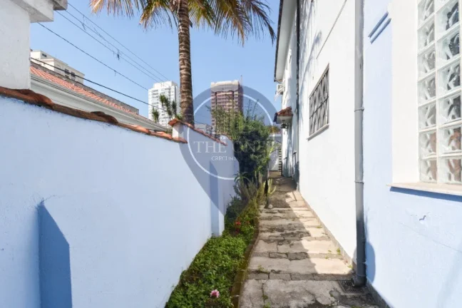 Imagem Casa Comercial à Venda em São Paulo-SP, Bairro Cambuci: 5 Salas, 2 Banheiros, 181m² de Área