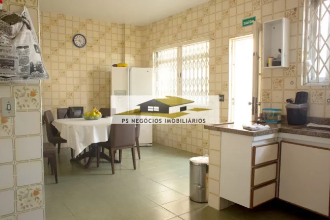 Imagem Sobrado para venda com 6 vagas