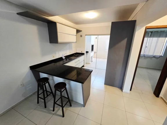 Imagem Apartamento semi mobiliado com 2 dormitórios e 1 vaga no Santa Regina em Camboriú/SC