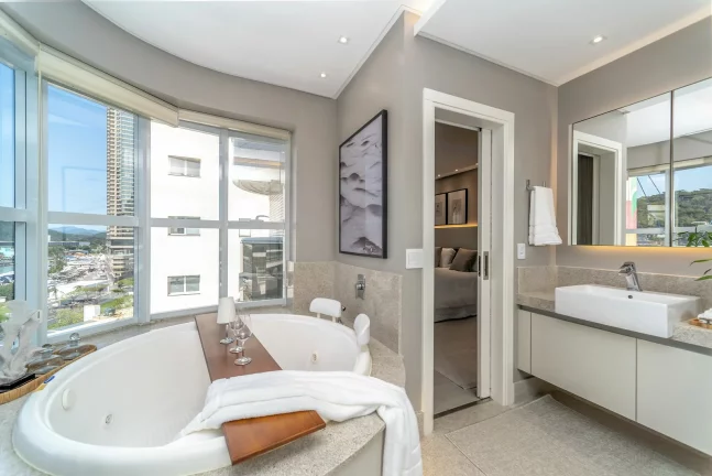 Imagem Apartamento com 4 dormitórios à venda sendo 4 suítes, 237 m² por - R$ 13.200.000,00 - Centro - Bal. Camboriú/SC
