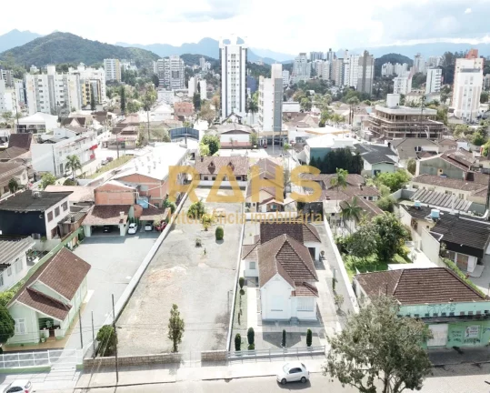 Imagem Amplo Terreno Comercial para Venda no Bairro Anita Garibaldi com 704,00 m² total Terreno excelente ...