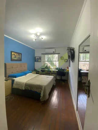 Imagem Residência à Venda na Vila Santista: Elegância, Conforto e Privacidade