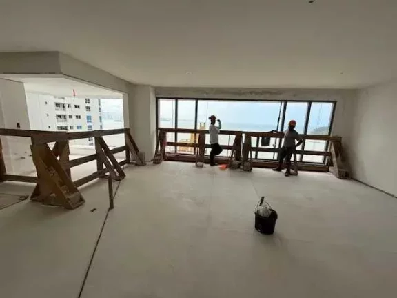 Imagem Apartamento na planta com 4 suítes e 3 vagas de garagem no Centro de Balneário Camboriú