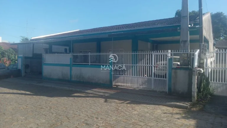Imagem Casa ampla de alvenaria com ponto comercial ramo Oficina Mecânica