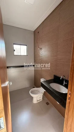 Imagem Casa geminada nova na Zona Norte de Londrina com 3 dormitórios (1 suíte), sala aconchegante, cozinha funcional e excelente localização próxima a comércios