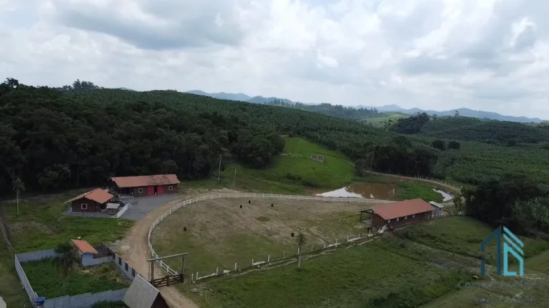 Imagem Sítio/Chácara (Estuda permuta) a venda com casa em Balneário Piçarras SC