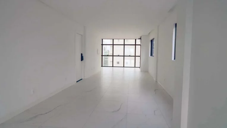 Imagem Cobertura nova com 4 suítes e 03 Vagas na Garagem em - Meia Praia / Itapema