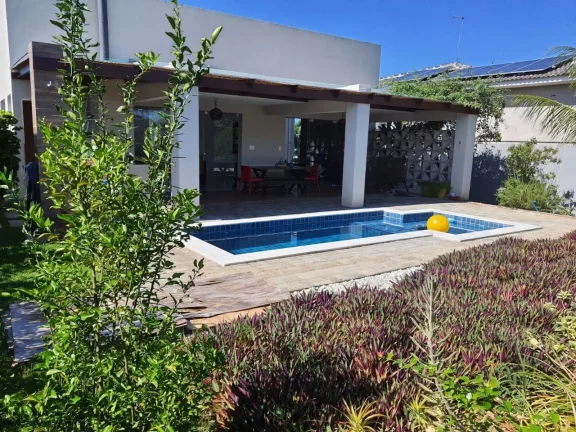 Imagem Casa em Condomínio com 3 suítes e 2 vagas de garagem em Vila de Abrantes, Camaçari-BA: confira!